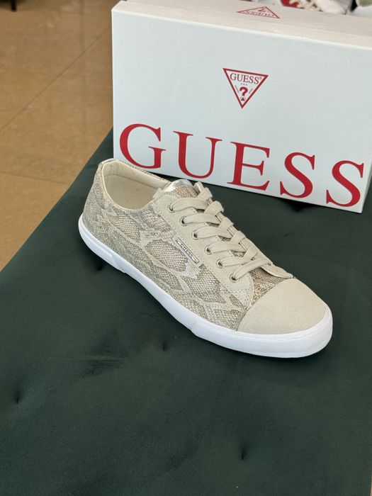 Дамски кецове Guess 42