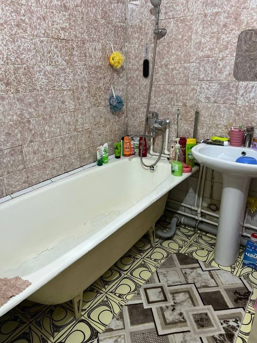 Квартира на Мирабад -Электроаппарат 2/3/5 общ пл 60м  ,2 балкона