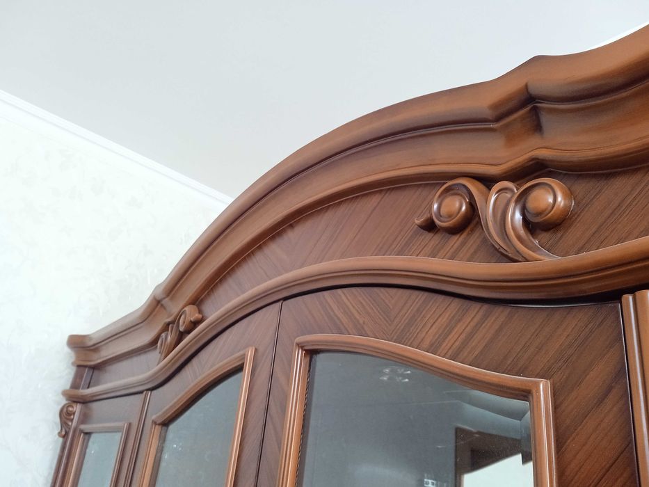 Сервант-витрина, классика, стекло — Астана