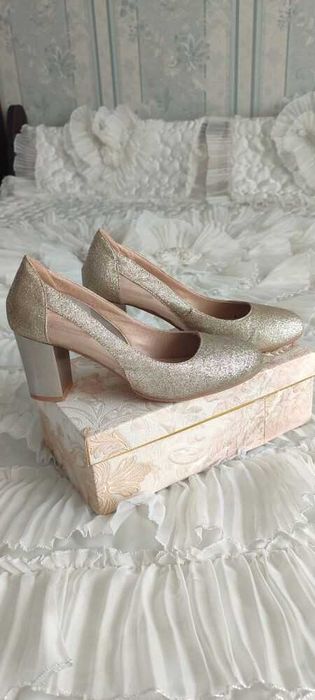 Туфли золотистые