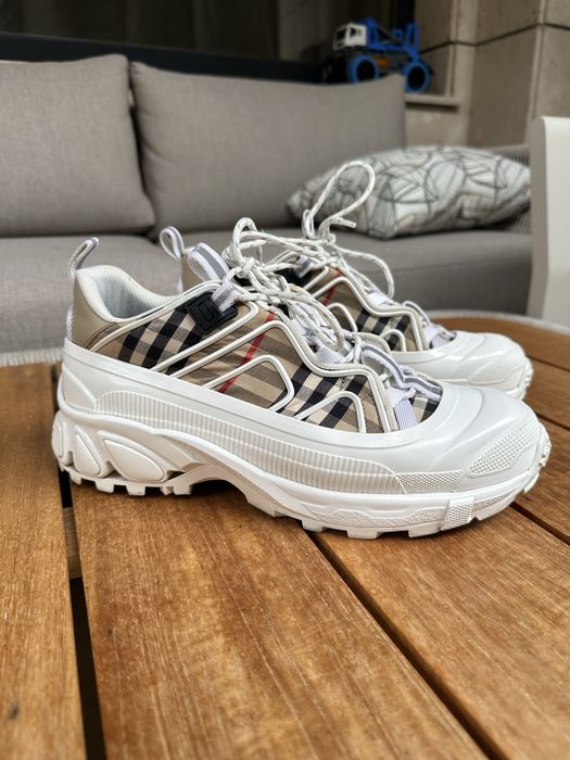 Burberry 100% оригинални обувки