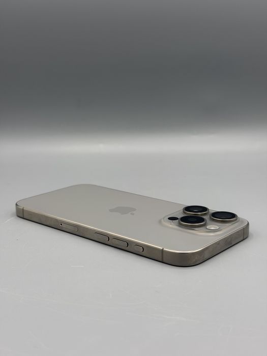 iPhone 15 Pro / 256 GB / Baterie 90% / 693 Cicluri / Natural Titanium