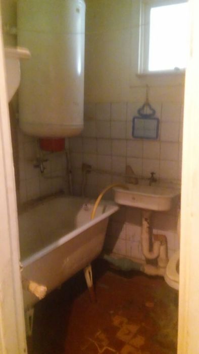 Продам 1ком 2этаж 2этажки спутник9 по линии метро деревянный