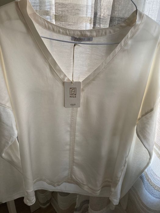 тънка , ефирна блуза  15 лева