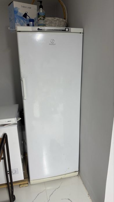 Продам морозильник Indesit
