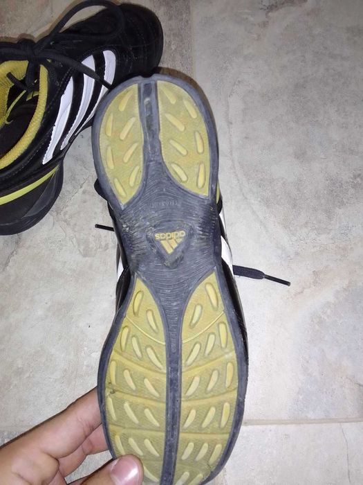 Продавам детски стоножки адидас 35 номер, много запазени, ест. кожа.