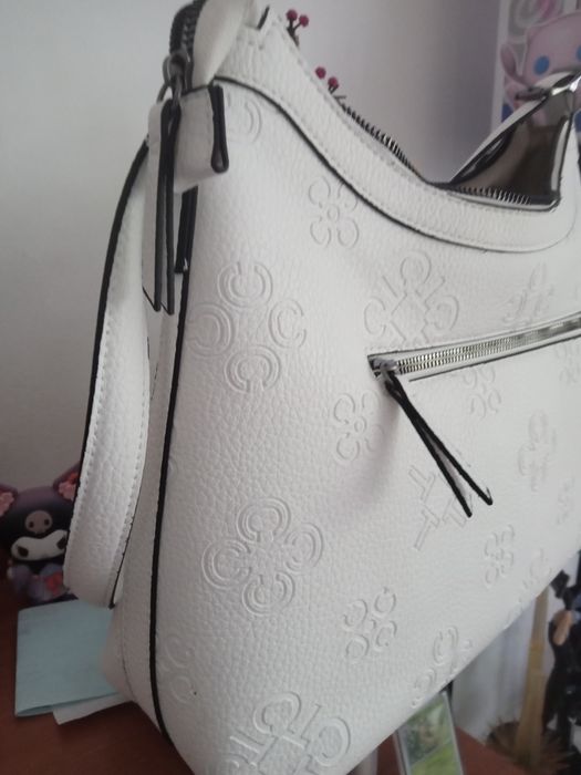 Две дамски чанти бяла и бежава