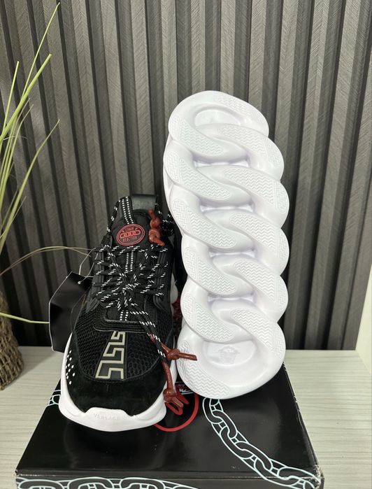 Versace chain reaction