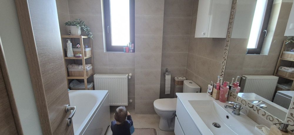 Apartament cu  2 camere decomandat+2 locuri de parcare