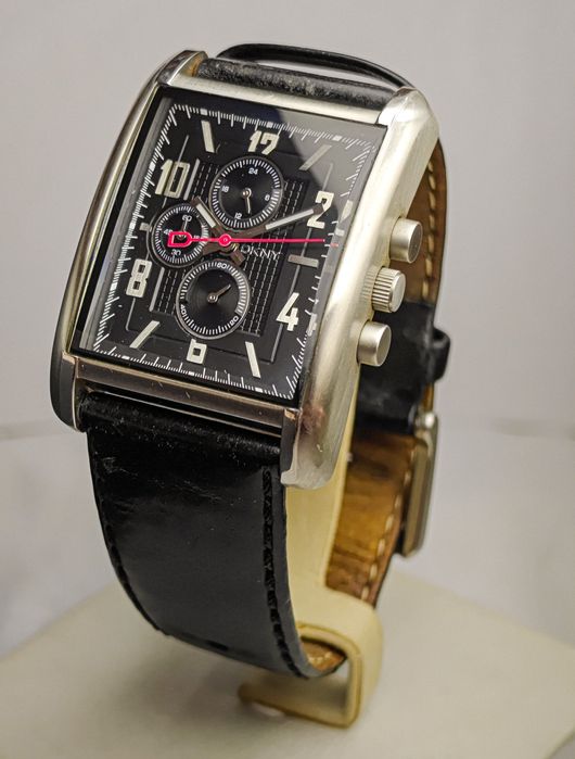 Продавам Часовник DKNY