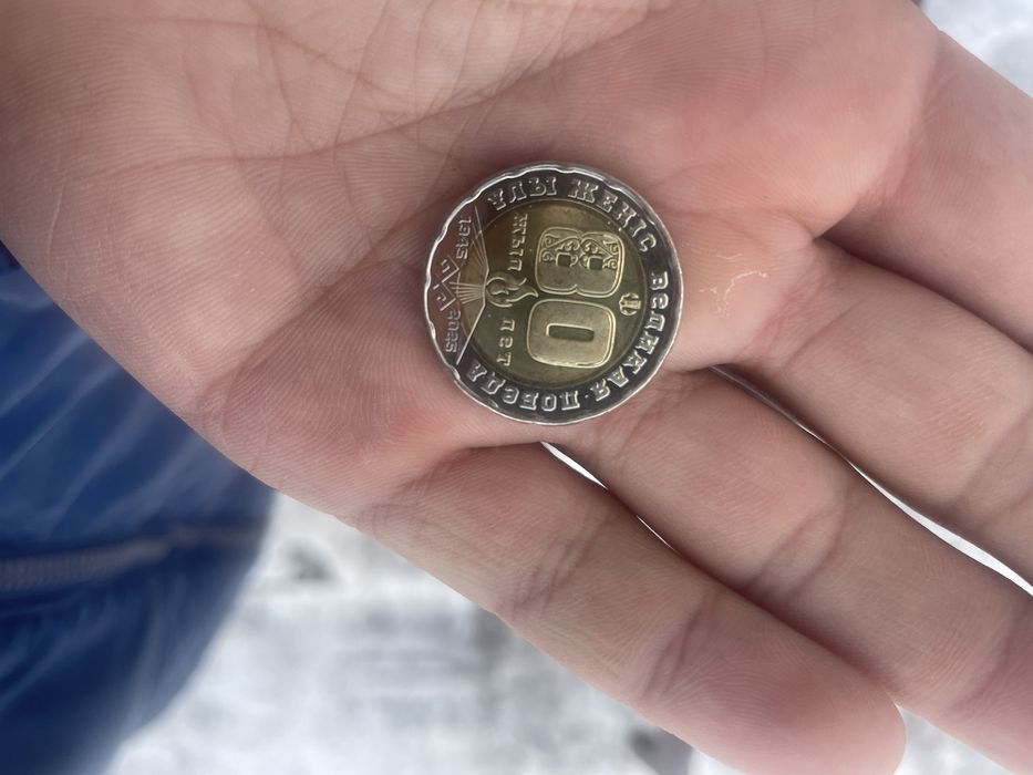 Продам монету 200тг