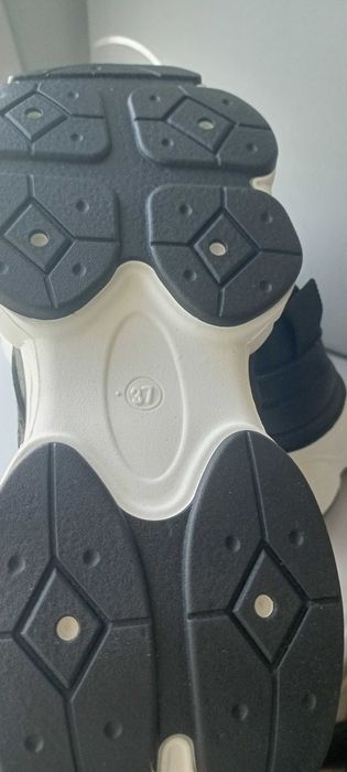 Кроссовки размер 36 НОВЫЕ