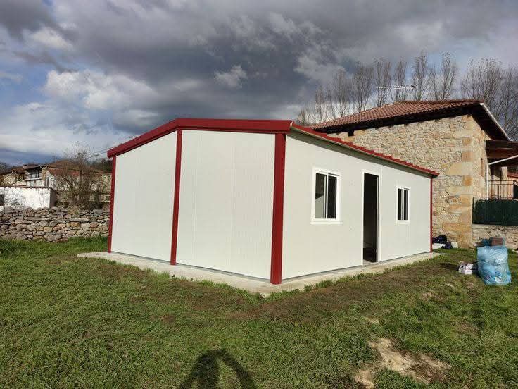 Vindem casute din panouri sendwich