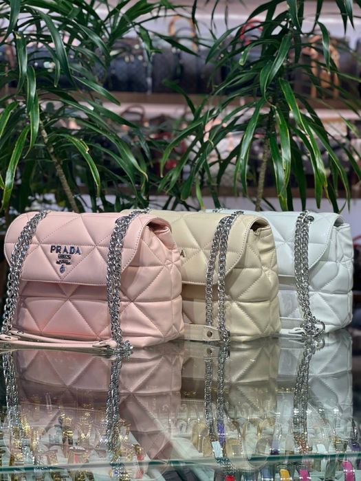 Geanta Prada noua !!! Dimensiuni 24/19 !!!