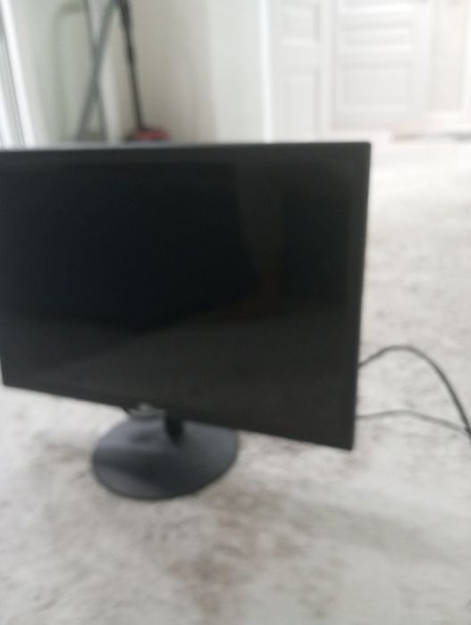 Монитор с игровым рульом новый