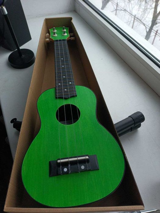 Продам укулеле .