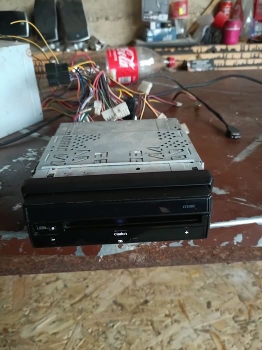 Clarion VZ509E CD DVD player за автомобил