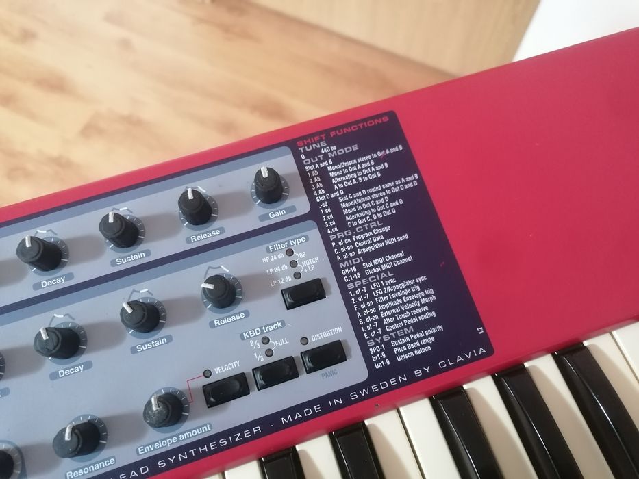 Nord Lead 2X virtual analog orga pian sintetizator