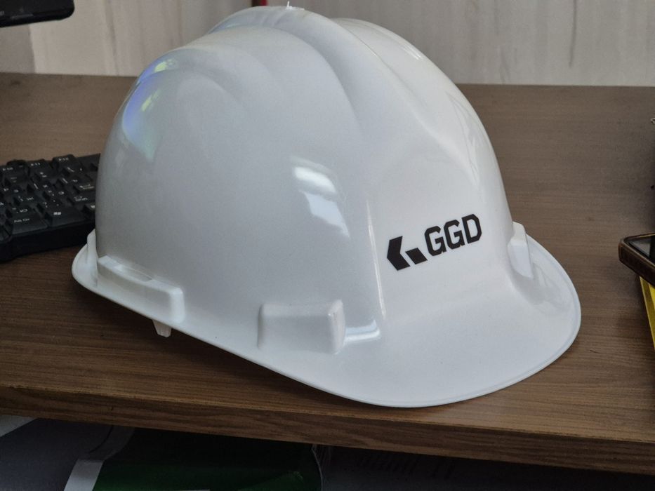 Каска рабочая с логотипом логотип на каску по заказ