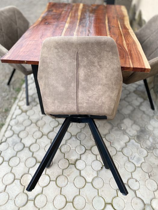 Masa 140x90 cm din lemn masiv cu scaune