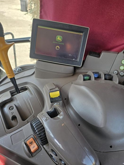 Tractor John Deere 6215R