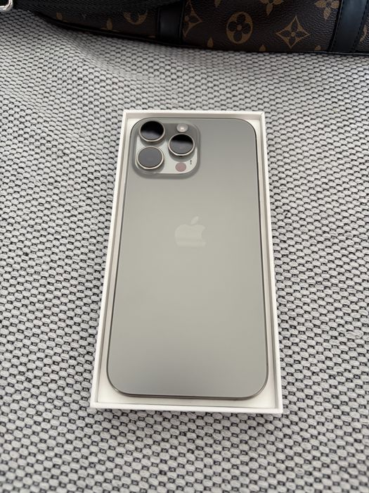 Iphone 16 pro max 256 gb  titanium