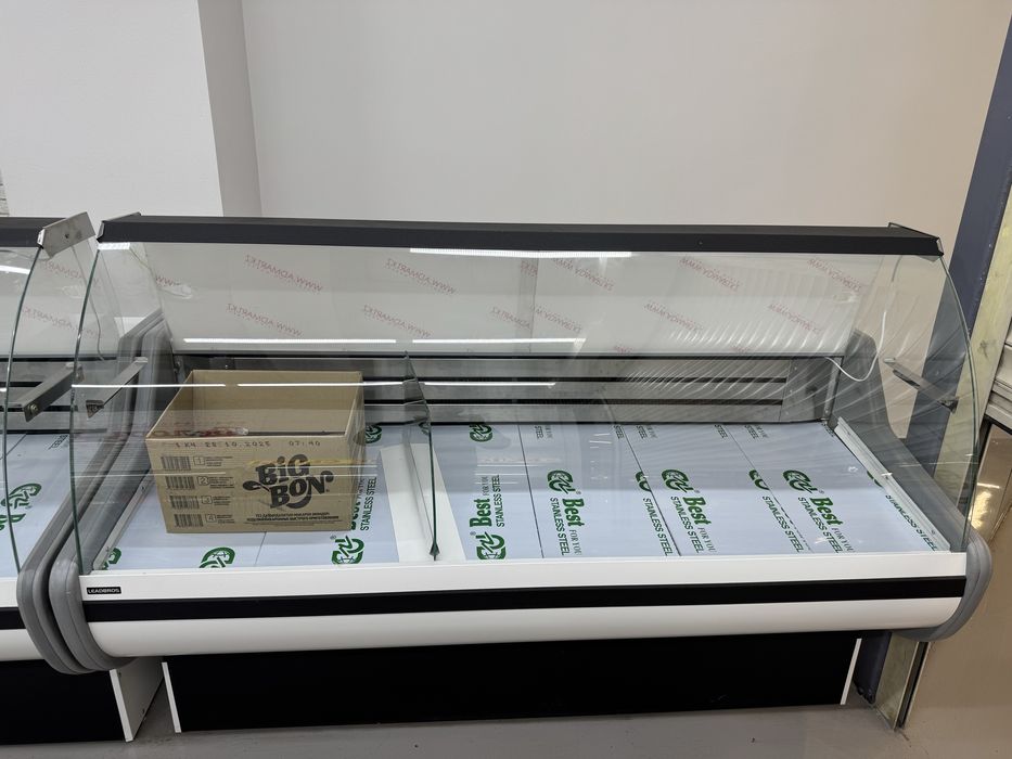 Продаю витринные холодильники