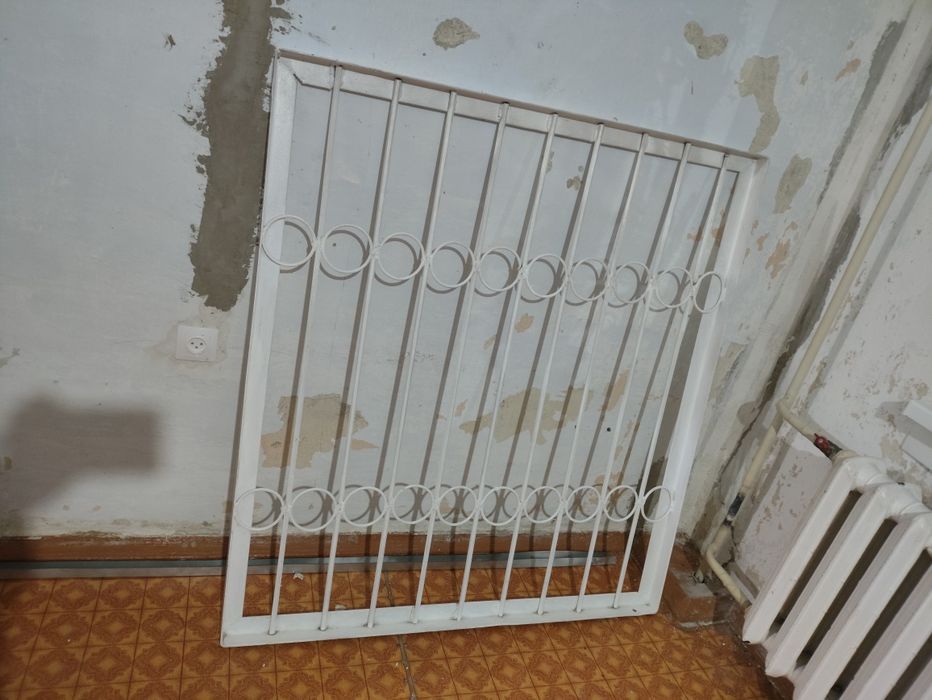Продам решетку на окно
