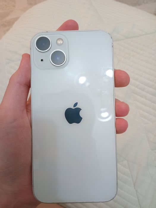 Продам белый айфон 13