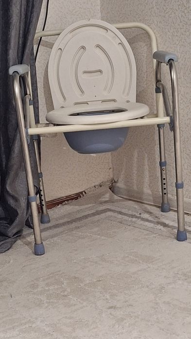 Санитарный стул туалет