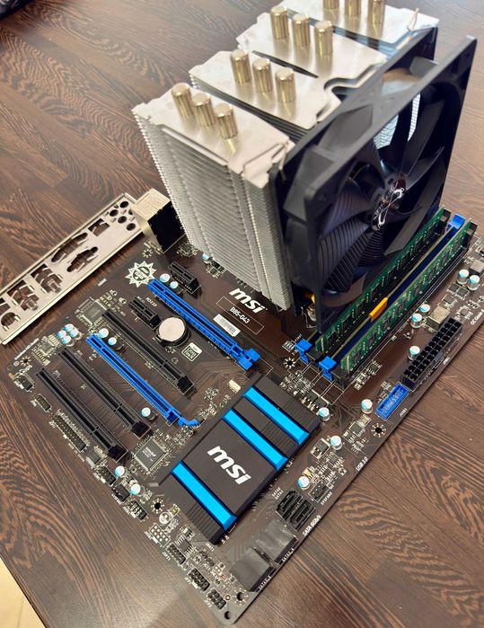 Дъно Дънна платка MSI B85-G43, процесор i7 4770, 16gb RAM и охладител SCYTHE