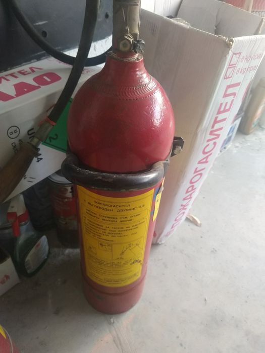 Пожарогасители, с въглероден двуокис запазени