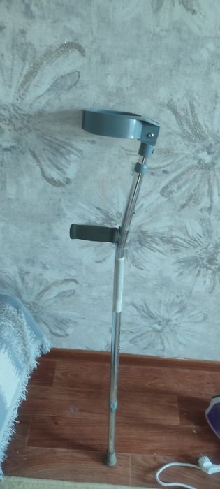 костыль под логоть