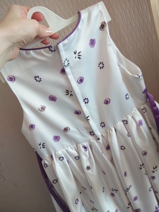 Продам нарядные платья.