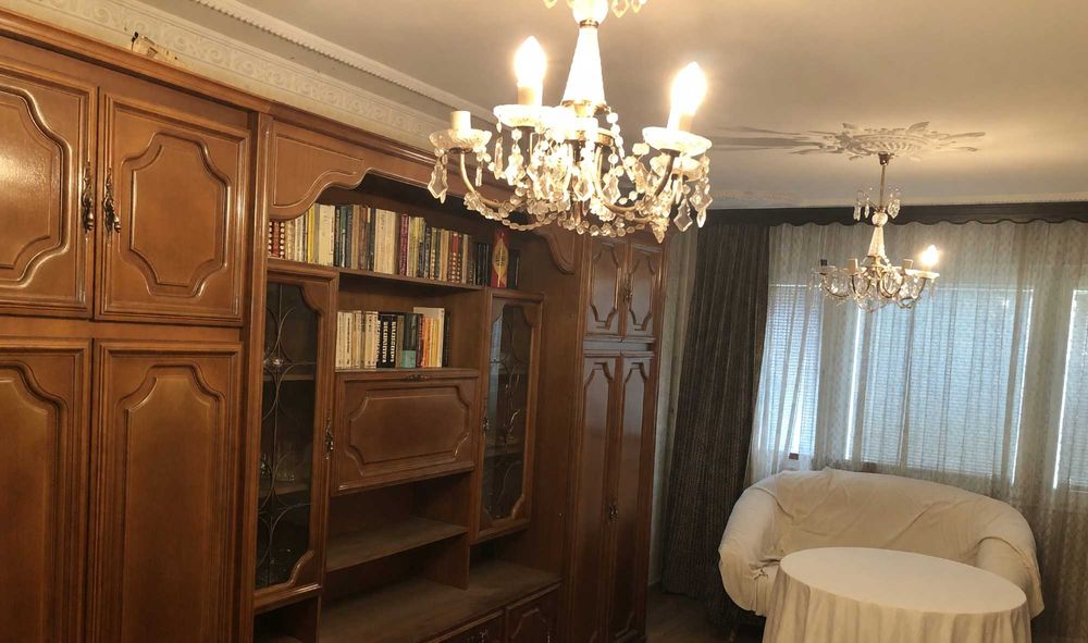 Продавам тристаен апартамент в възраждане - снимка 1