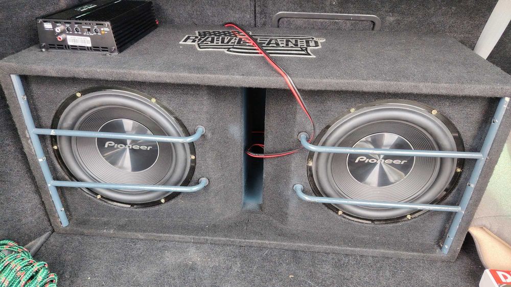 Vand subwoofer auto