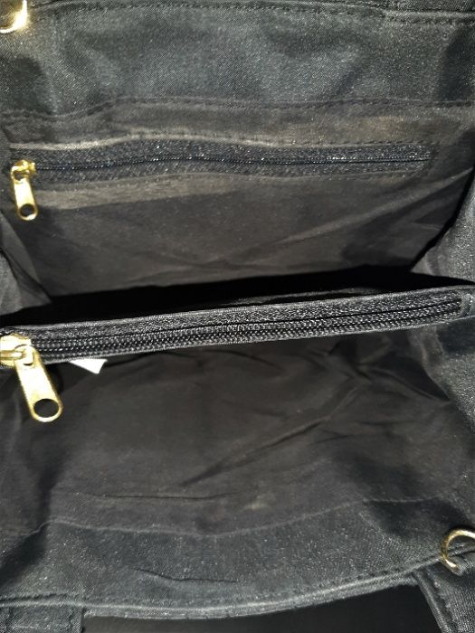 Geantă cu bandulieră.