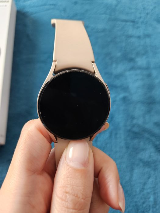 Смарт часовник Samsung Galaxy Watch4 40mm Pink Gold.