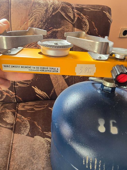 Газова бутилка с котлони подходяща за домакинство така и за къмпинг