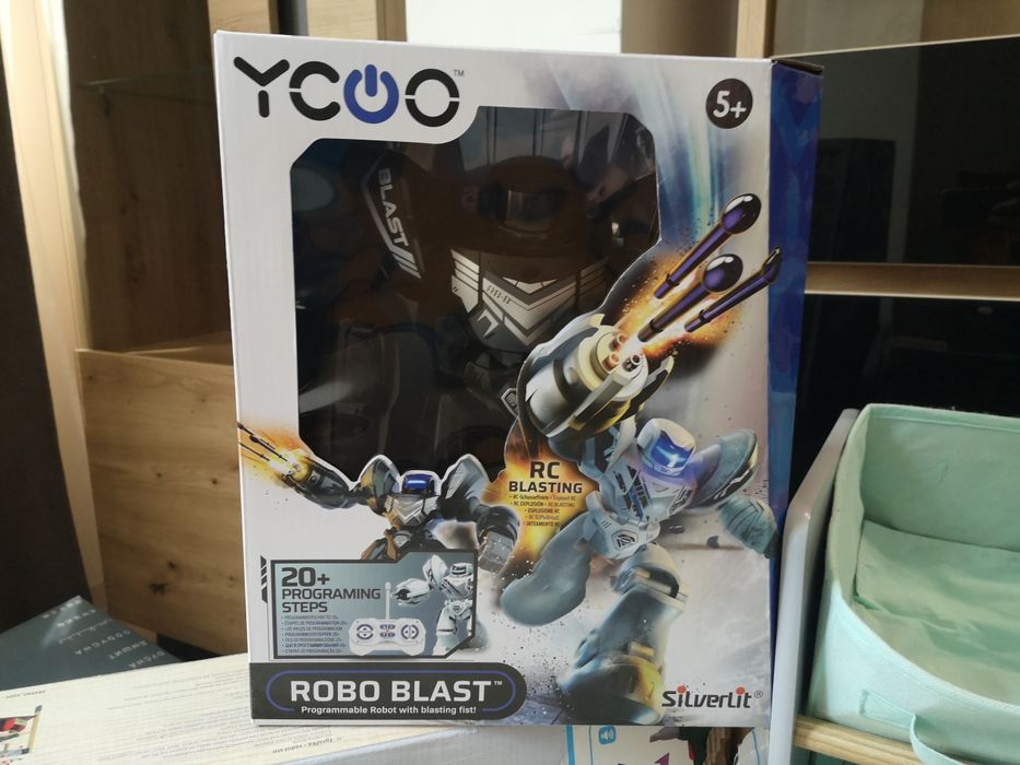 Интерактивен робот с дистанционно управление