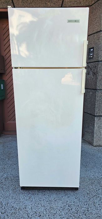 Хладилник BEKO с горен фризер /отделна камера/