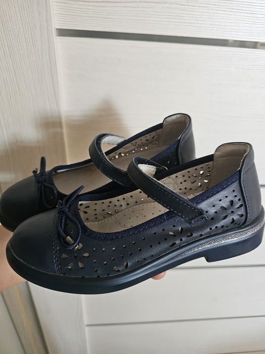 Продам туфли на девочку