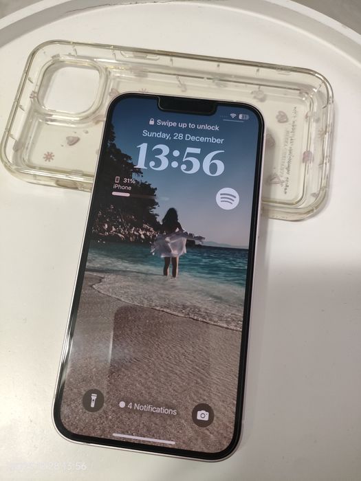 Vând iPhone 13 Pink