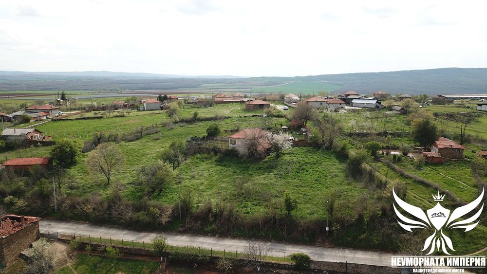 Двуетажна вила/къща 180РЗП с 5200кв.м. двор УПИ село Константиново