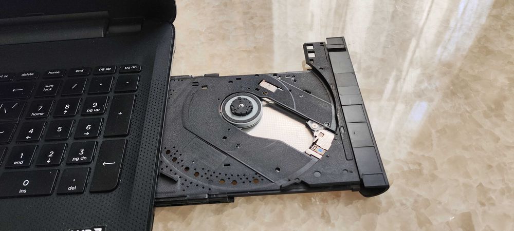 Ноутбук HP 15-af022ur