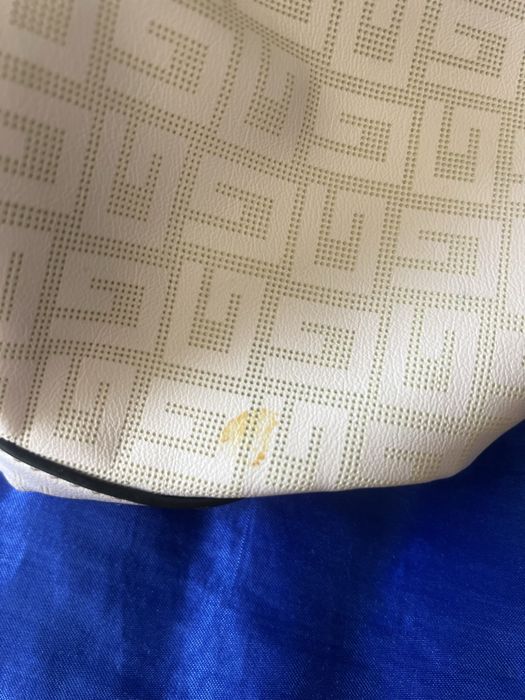 Оригинална чанта Guess