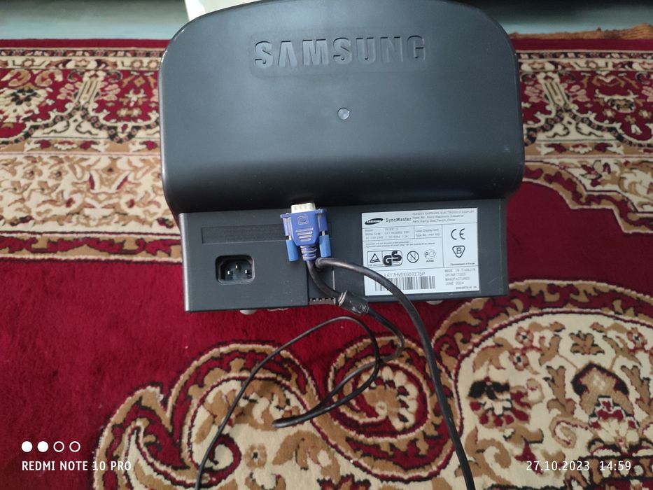 Монитор SAMSUNG продаётся