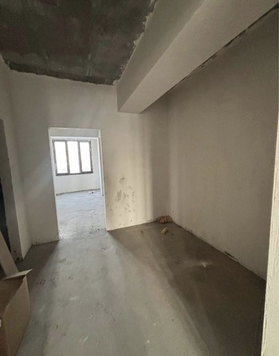 Продаётся на БУЗ-1 Художников новостройка 2ком