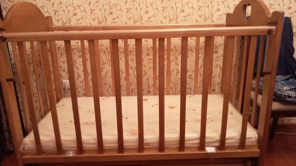 Детская манежка с матрасом.