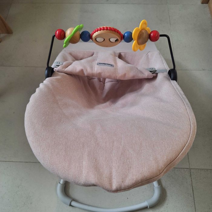 BabyBjörn Bouncer Bliss, Light pink + дървена играчка
